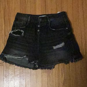 ✨BOGO $8✨ Zara dark denim cut off shorts